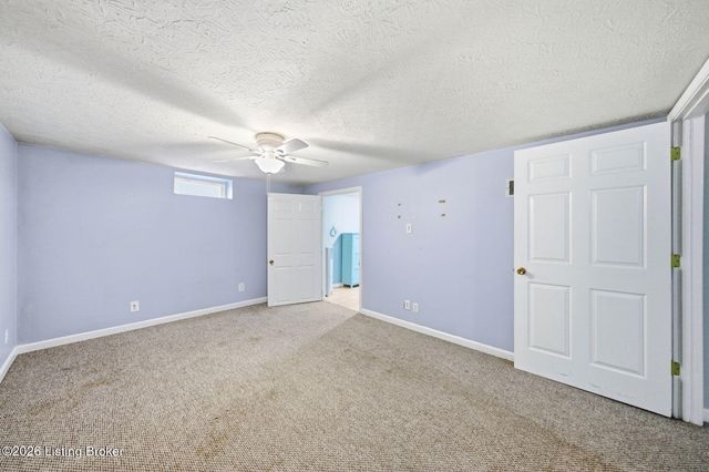 2408 Parliament Ct, Louisville, KY 40272