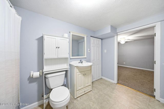 2408 Parliament Ct, Louisville, KY 40272
