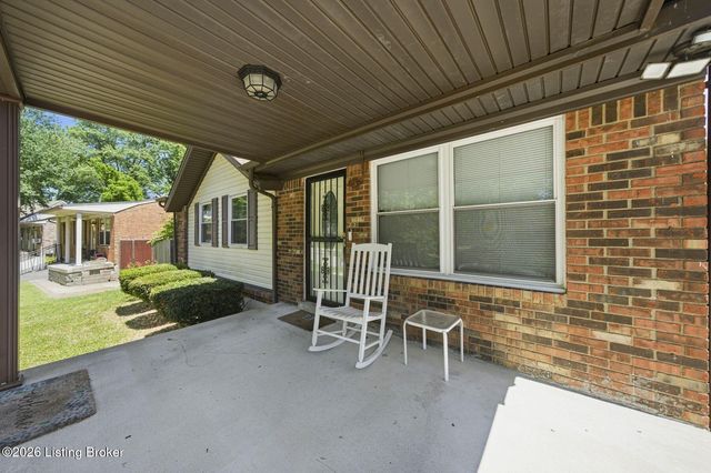 2408 Parliament Ct, Louisville, KY 40272