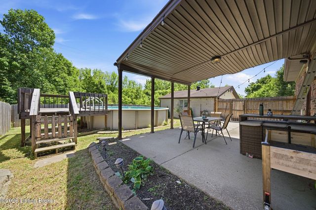 2408 Parliament Ct, Louisville, KY 40272