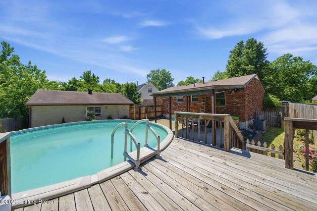 2408 Parliament Ct, Louisville, KY 40272