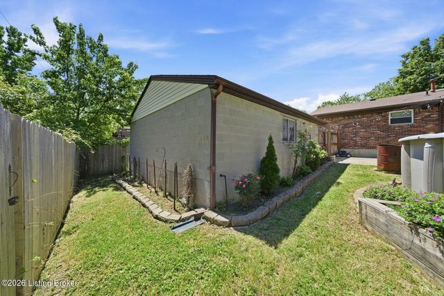 2408 Parliament Ct, Louisville, KY 40272