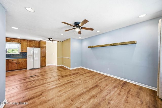 2408 Parliament Ct, Louisville, KY 40272
