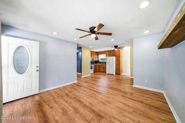 2408 Parliament Ct, Louisville, KY 40272