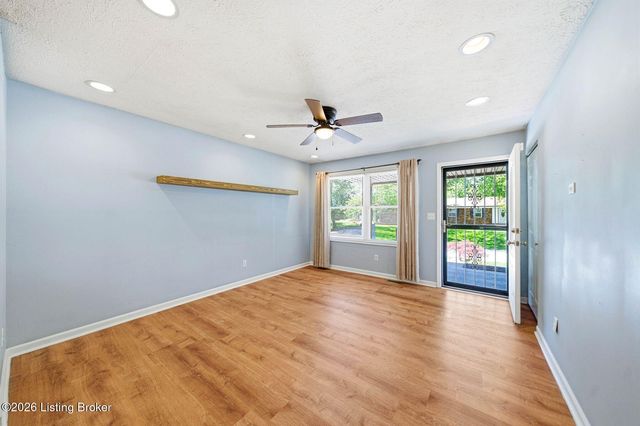 2408 Parliament Ct, Louisville, KY 40272