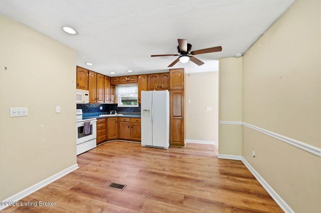 2408 Parliament Ct, Louisville, KY 40272