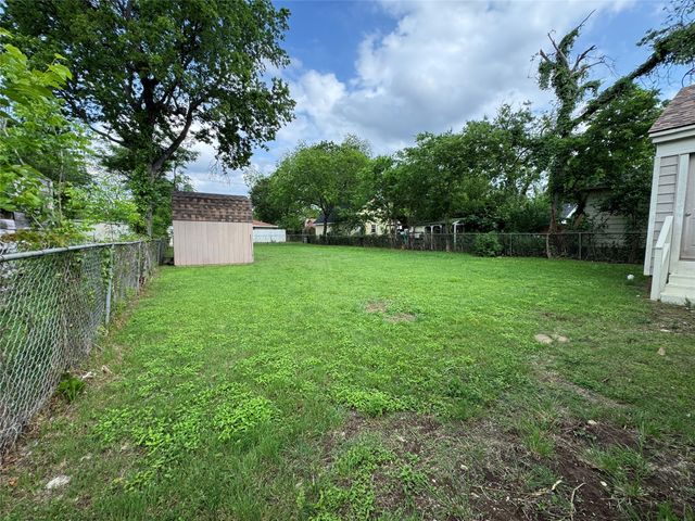 918 N Barnett Avenue, Dallas, TX 75211