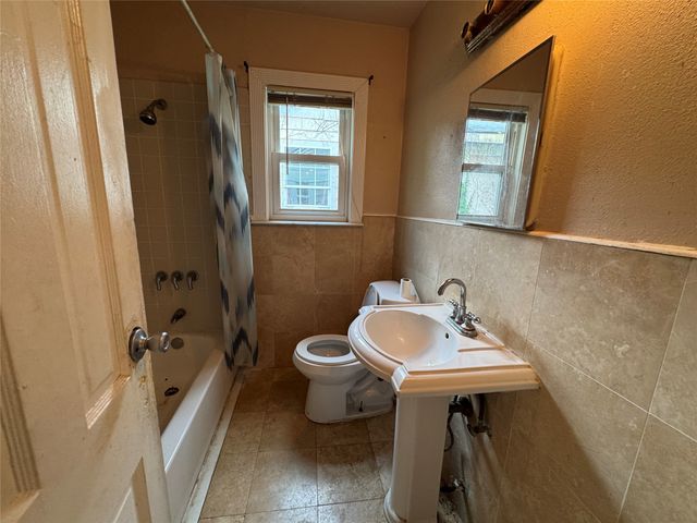 918 N Barnett Avenue, Dallas, TX 75211