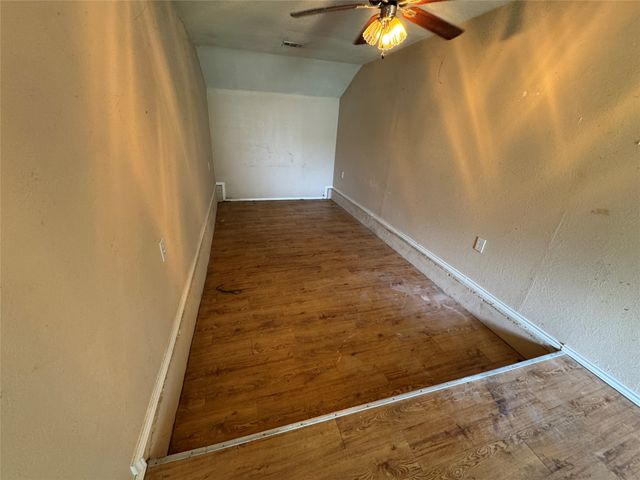 918 N Barnett Avenue, Dallas, TX 75211