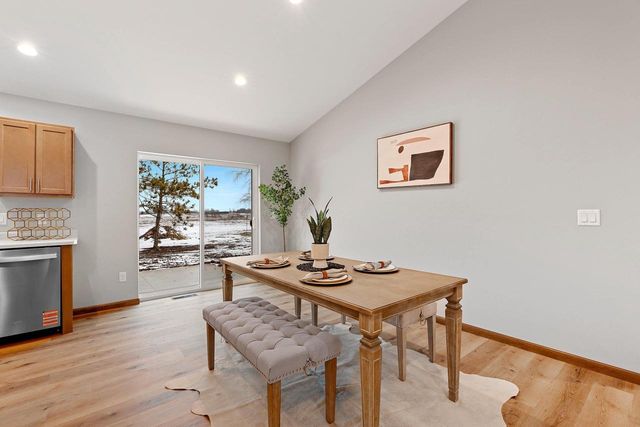 1927 SOUTHLAND LANE, New London, WI 54961