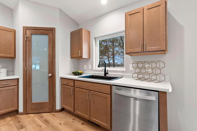 1927 SOUTHLAND LANE, New London, WI 54961