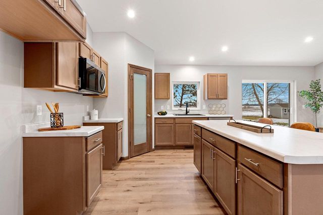 1927 SOUTHLAND LANE, New London, WI 54961