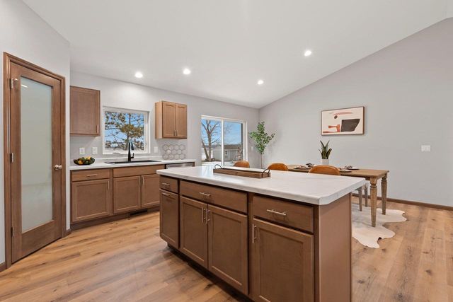 1927 SOUTHLAND LANE, New London, WI 54961