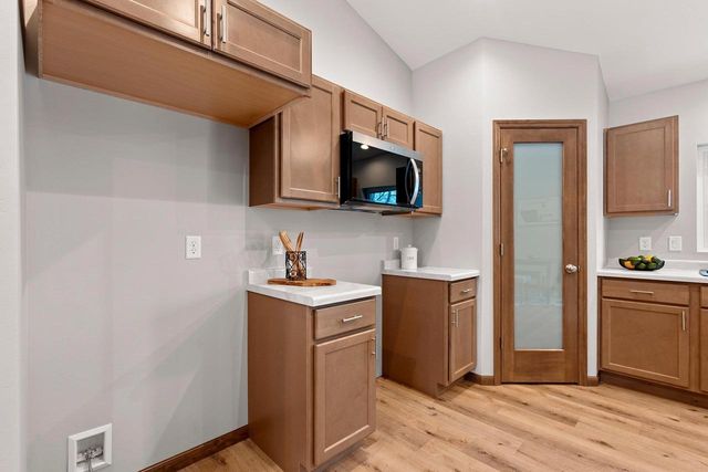 1927 SOUTHLAND LANE, New London, WI 54961