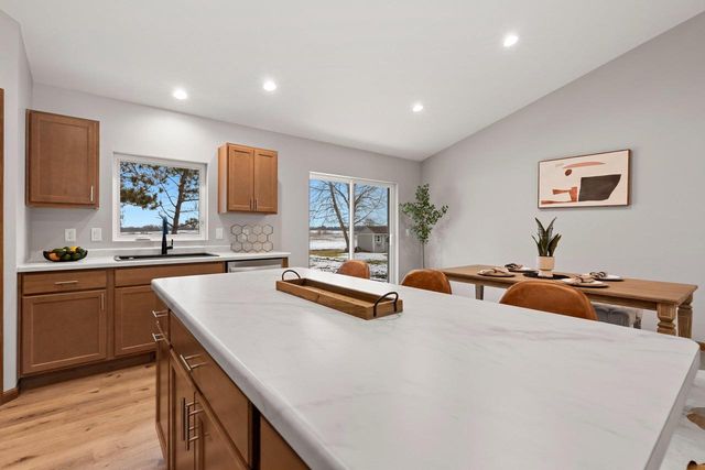 1927 SOUTHLAND LANE, New London, WI 54961