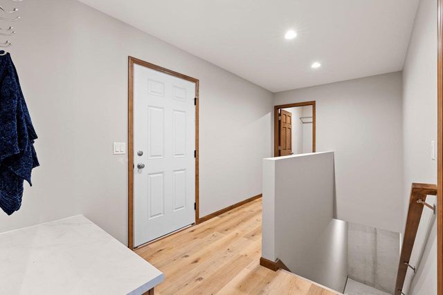 1927 SOUTHLAND LANE, New London, WI 54961