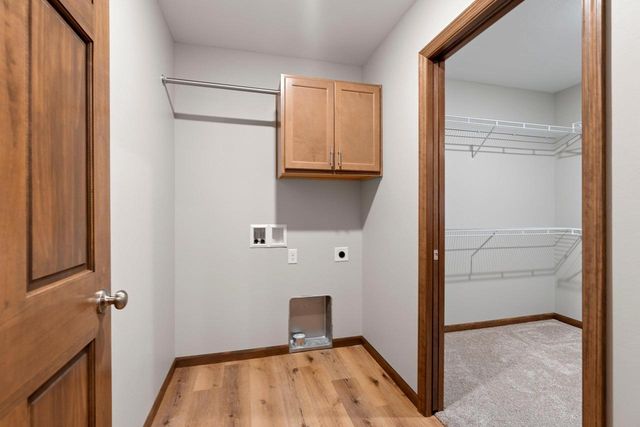 1927 SOUTHLAND LANE, New London, WI 54961