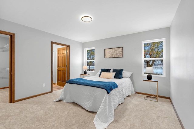 1927 SOUTHLAND LANE, New London, WI 54961