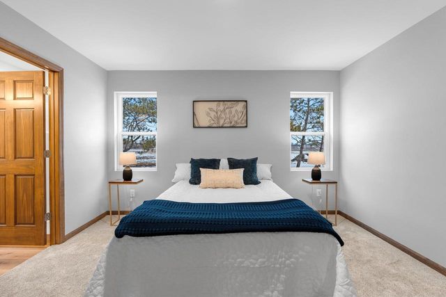 1927 SOUTHLAND LANE, New London, WI 54961