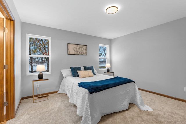 1927 SOUTHLAND LANE, New London, WI 54961