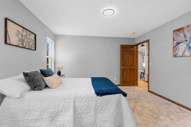 1927 SOUTHLAND LANE, New London, WI 54961