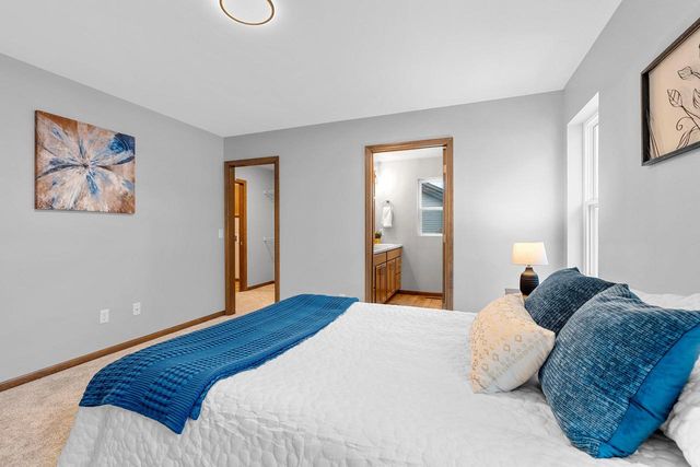 1927 SOUTHLAND LANE, New London, WI 54961