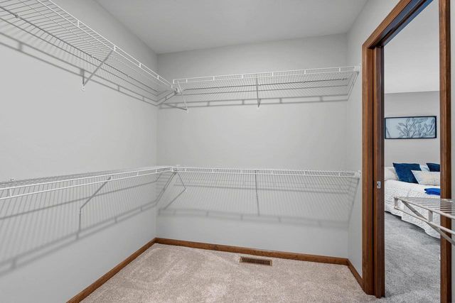 1927 SOUTHLAND LANE, New London, WI 54961