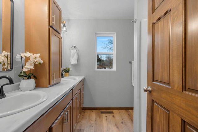 1927 SOUTHLAND LANE, New London, WI 54961