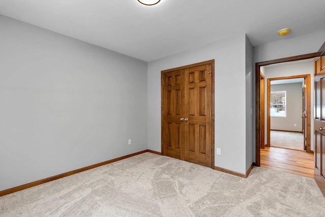 1927 SOUTHLAND LANE, New London, WI 54961