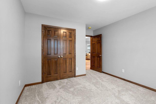 1927 SOUTHLAND LANE, New London, WI 54961