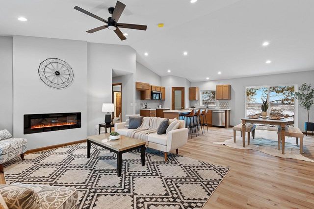 1927 SOUTHLAND LANE, New London, WI 54961