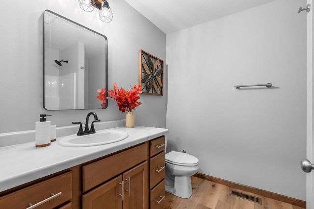 1927 SOUTHLAND LANE, New London, WI 54961