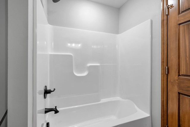 1927 SOUTHLAND LANE, New London, WI 54961