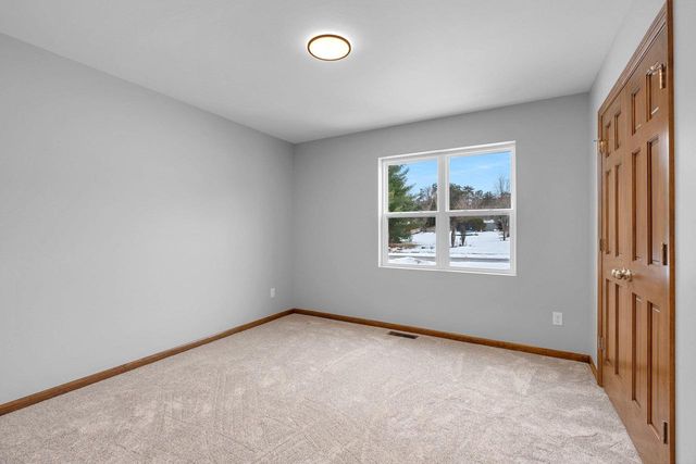 1927 SOUTHLAND LANE, New London, WI 54961