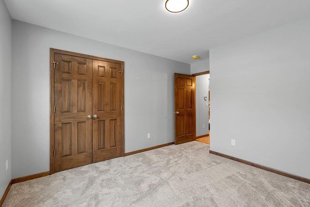 1927 SOUTHLAND LANE, New London, WI 54961