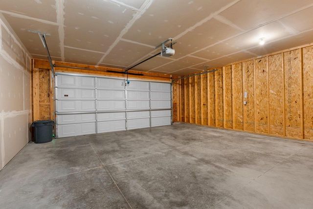 1927 SOUTHLAND LANE, New London, WI 54961