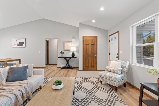 1927 SOUTHLAND LANE, New London, WI 54961