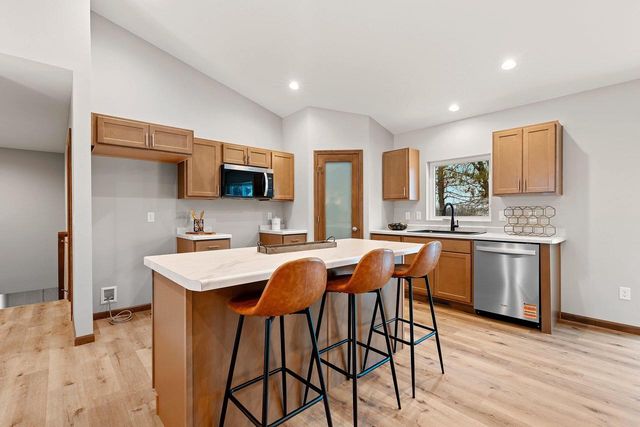 1927 SOUTHLAND LANE, New London, WI 54961