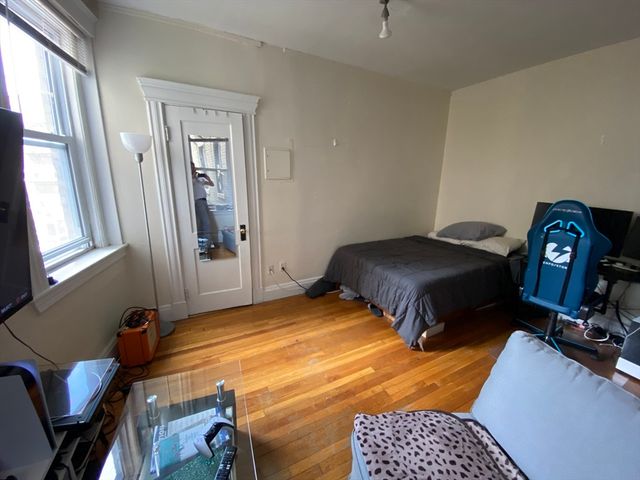 69 Park Dr 10, Boston, MA 02215