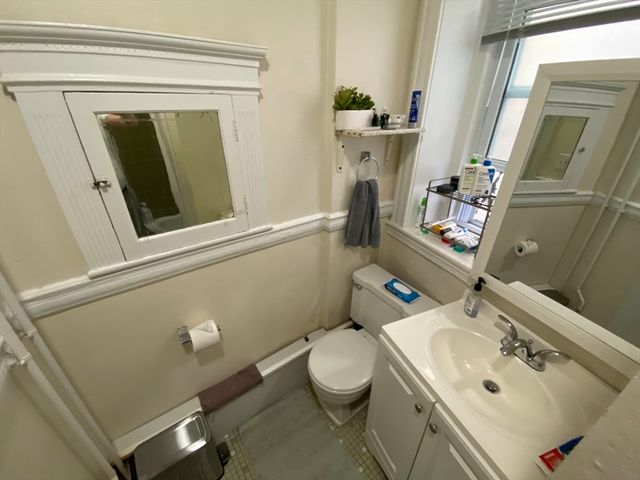 69 Park Dr 10, Boston, MA 02215