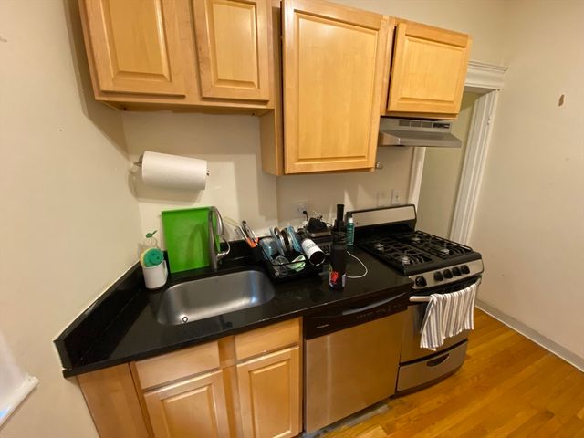 69 Park Dr 10, Boston, MA 02215