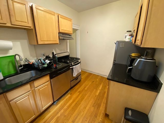 69 Park Dr 10, Boston, MA 02215