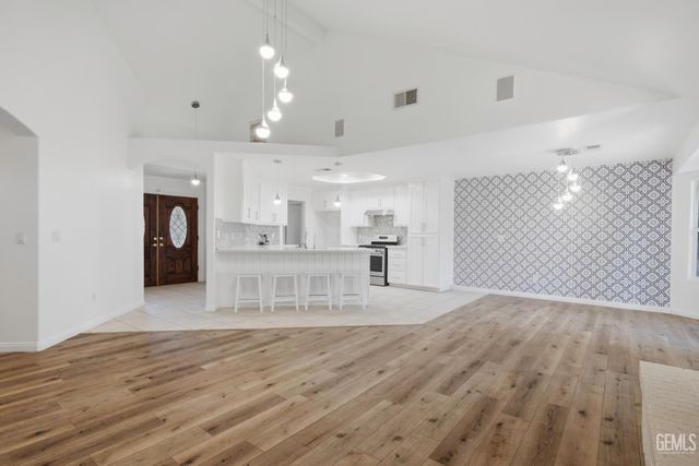 6347 New Dawn Court, Bakersfield, CA 93308