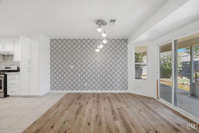 6347 New Dawn Court, Bakersfield, CA 93308