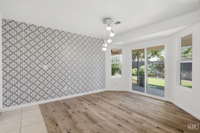 6347 New Dawn Court, Bakersfield, CA 93308