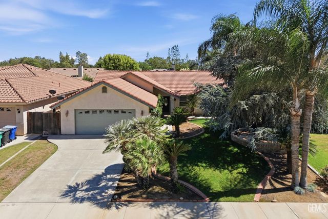 6347 New Dawn Court, Bakersfield, CA 93308