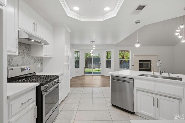 6347 New Dawn Court, Bakersfield, CA 93308