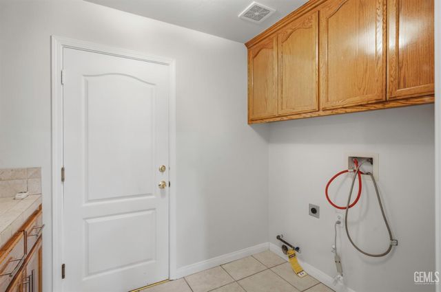 6347 New Dawn Court, Bakersfield, CA 93308