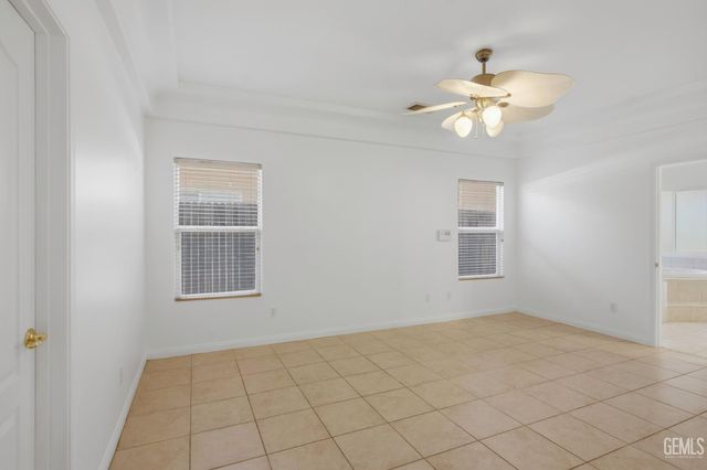 6347 New Dawn Court, Bakersfield, CA 93308