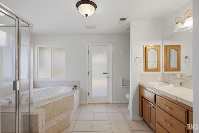 6347 New Dawn Court, Bakersfield, CA 93308